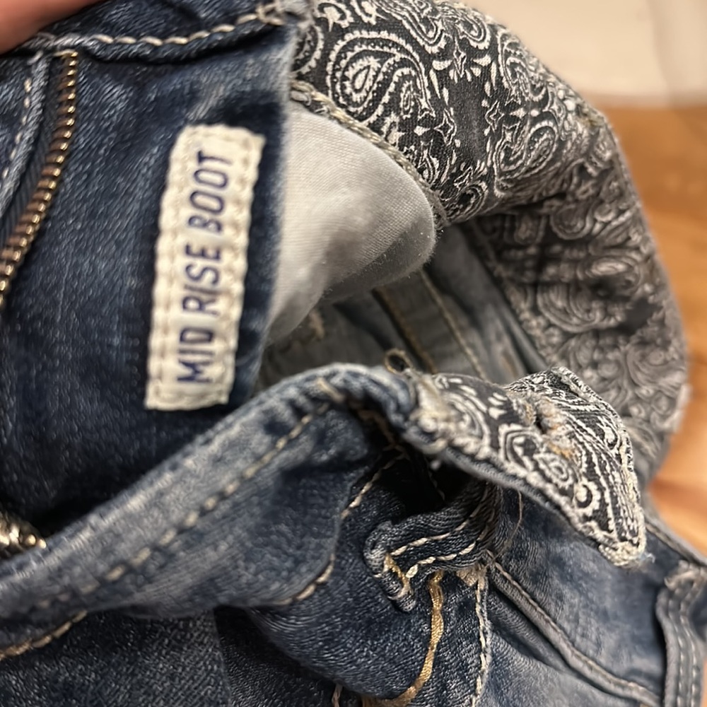 Mid Rise Boot Cut Ariats - Picture 5 of 7